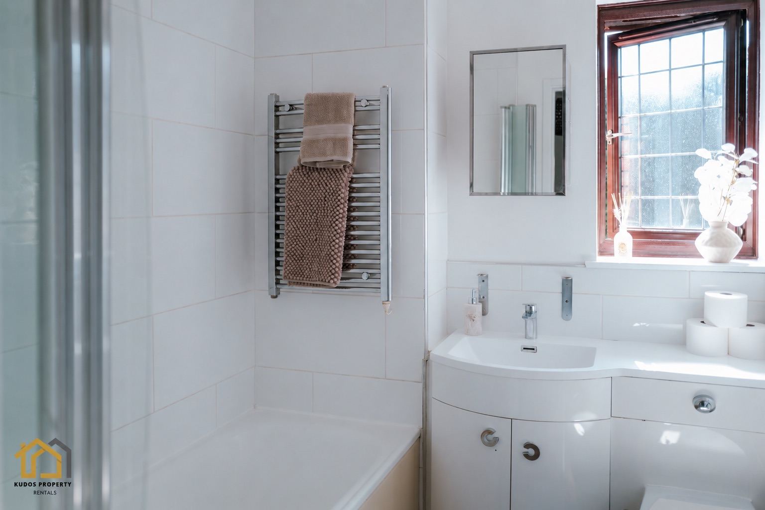 Gateway House, Dartford — bathroom