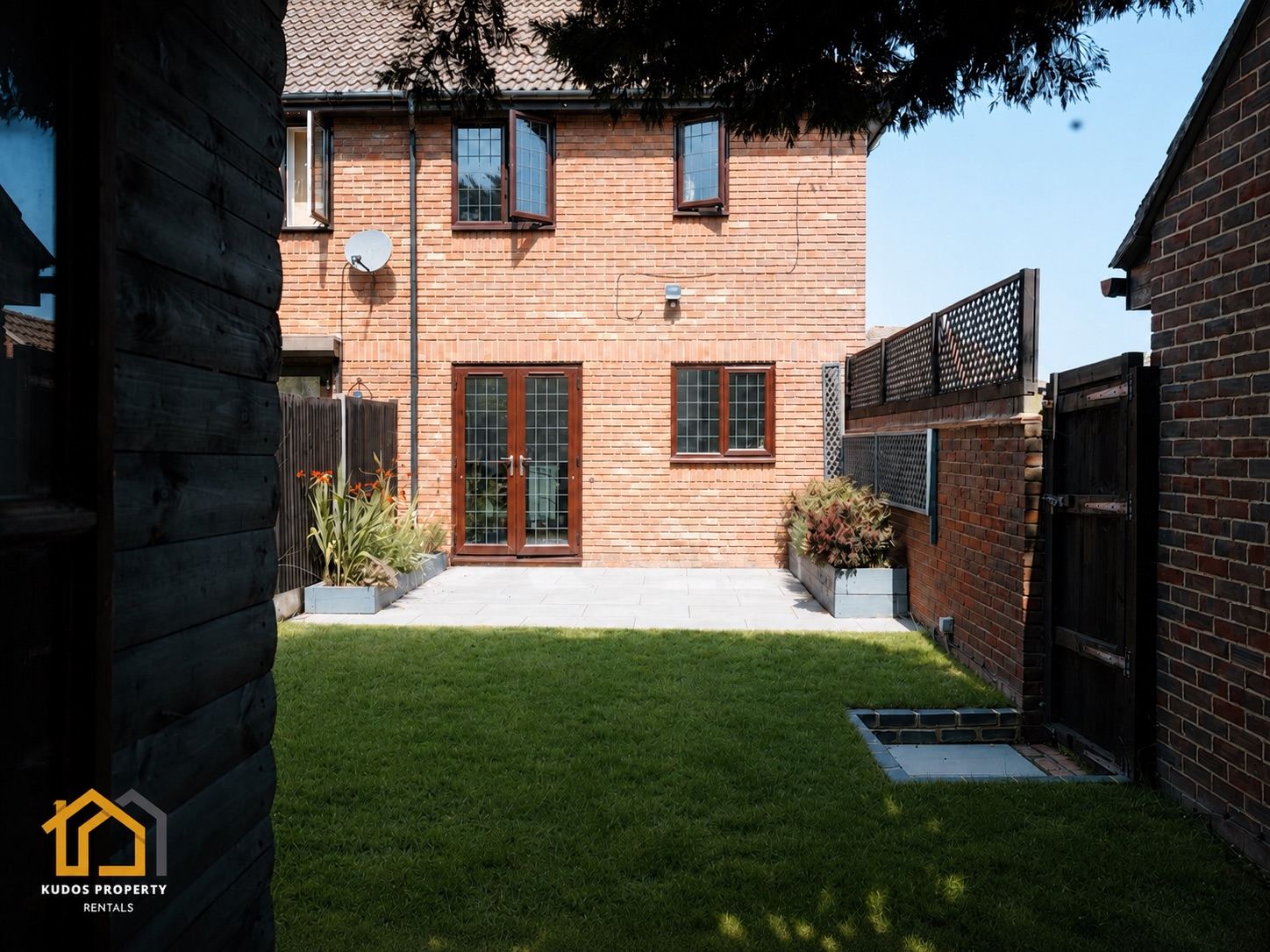 Gateway House, Dartford — garden