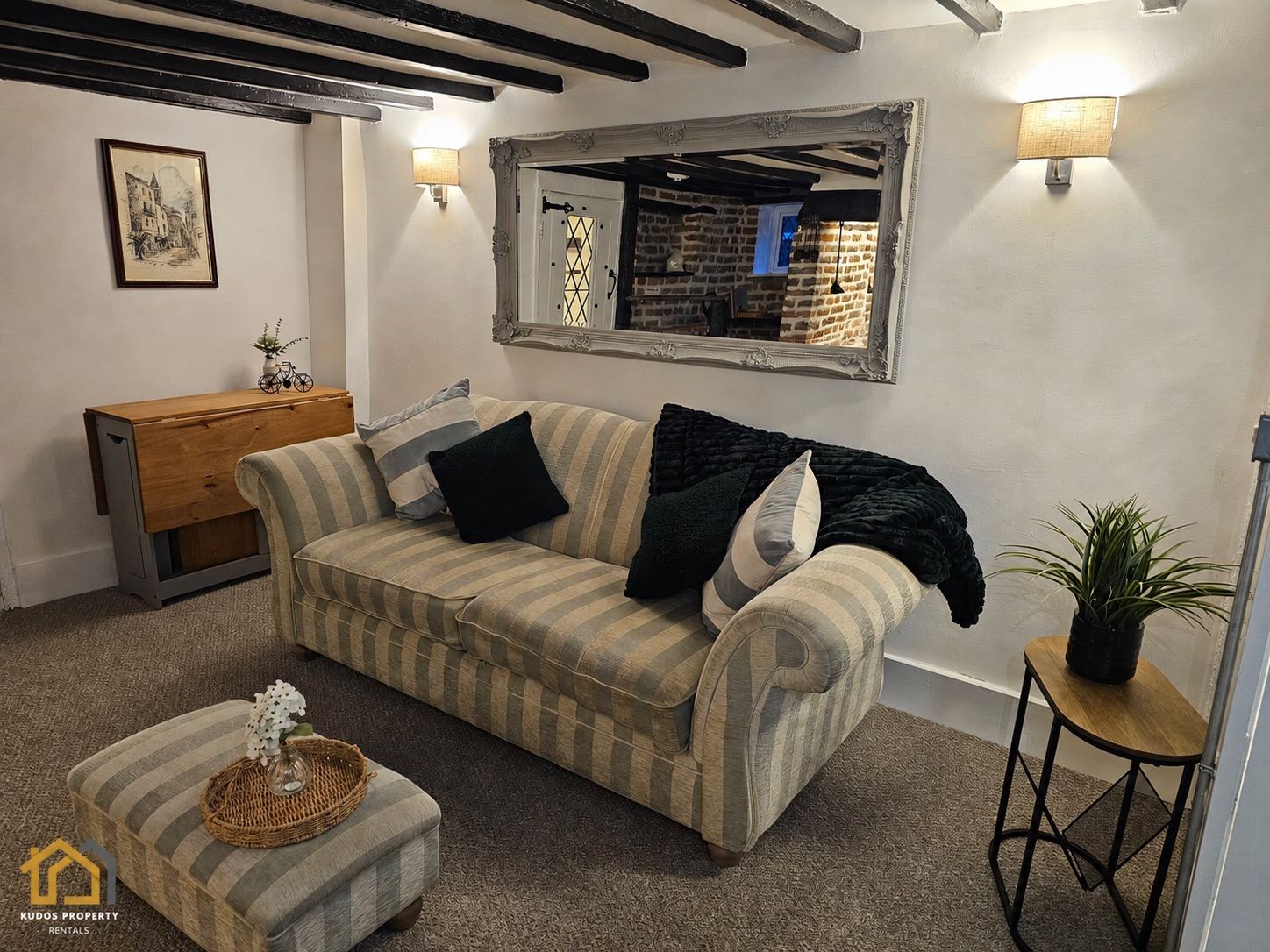 15th Century Period Cottage, Birchington-on-Sea — lounge